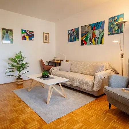 Large Stylish Ankica,free Public Parking Сплит